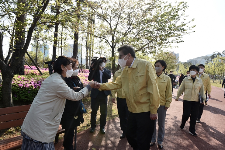 2면-메인-20210408 백신예방접종센터 현장 방문(시민공원 내) 13